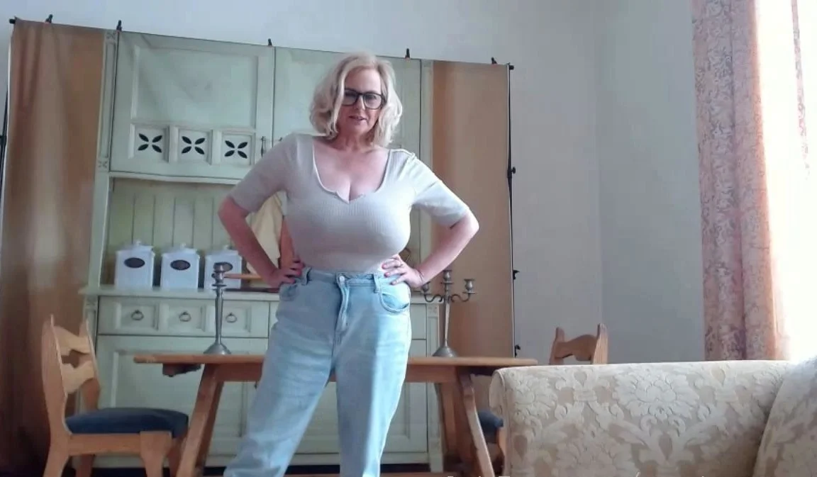 Busty mature milf blonde knows alot about good sex