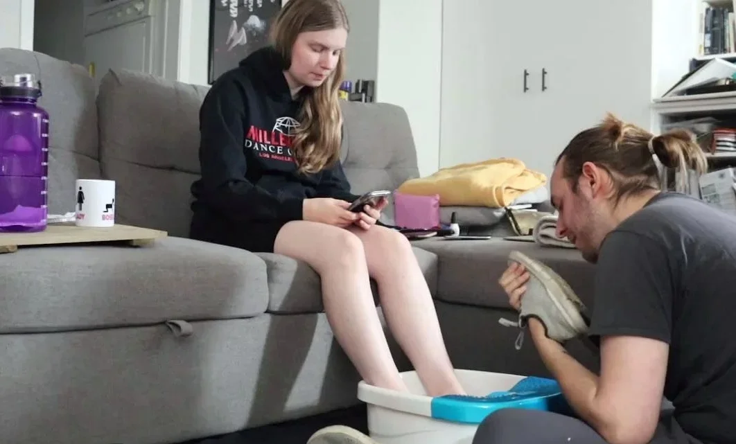 Teen slut foot fetish cock rub