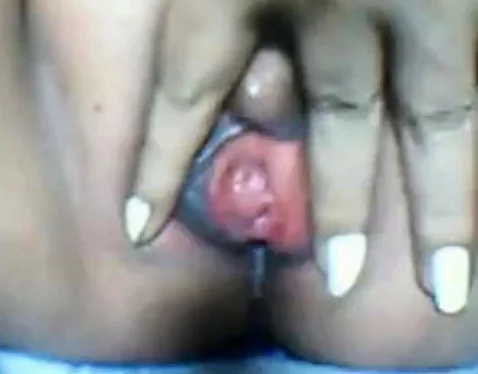 Mature Filipino manipulates pussy