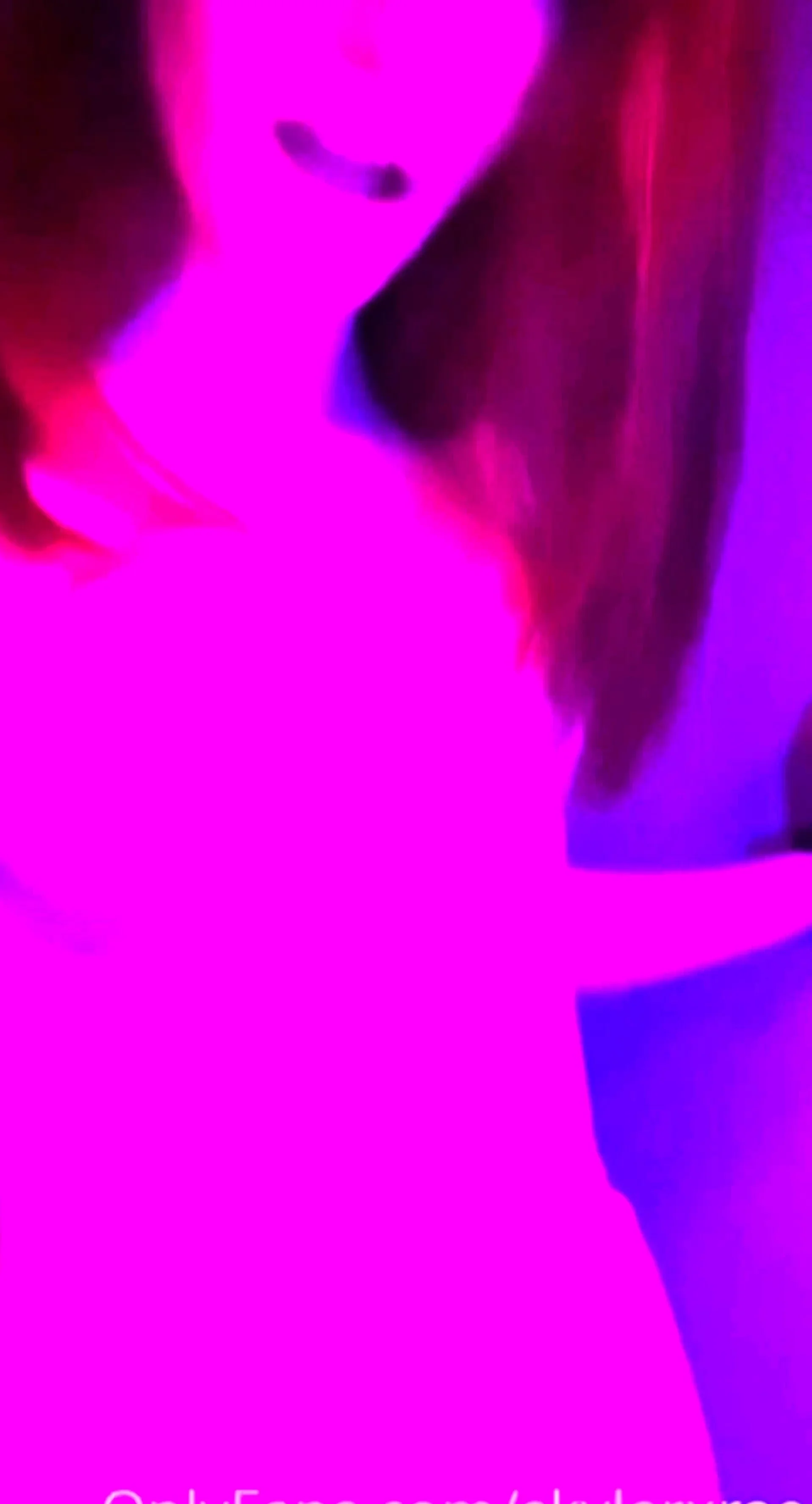 Sexy Teen Babe Solo on Webcam
