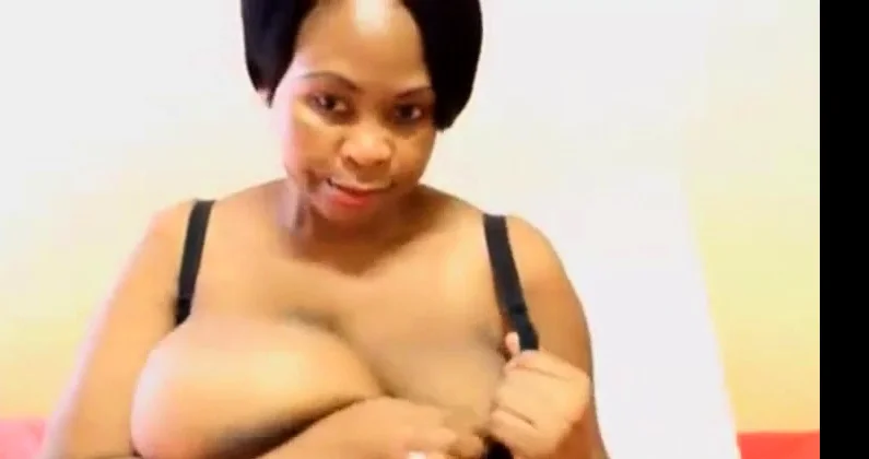 Ebony webcam girl with huge tits