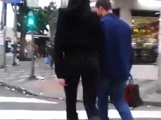 Gostosa passeando