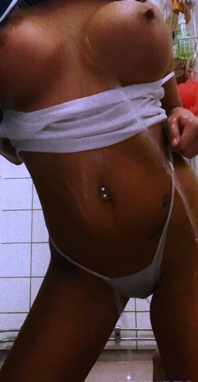 Amateur babe loves to jerk off the dudes dick