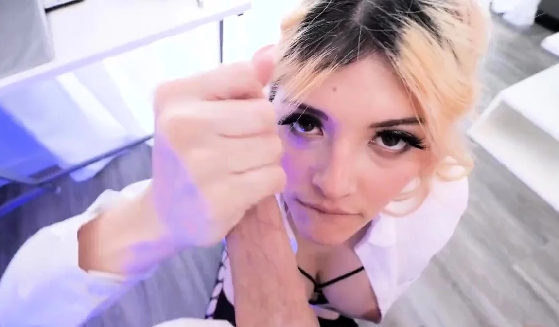 Rainbowslut – Cheating Secretary begs for Impregnation
