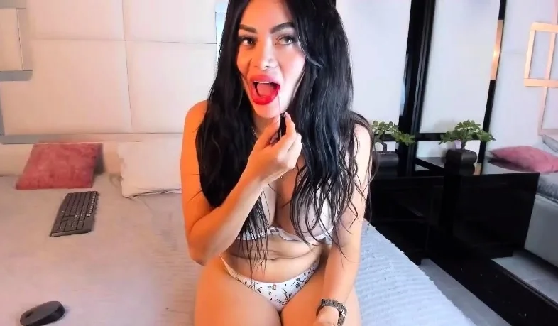 Brunette Solo Webcam Masturbation