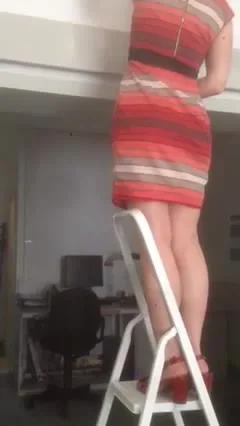 Meine geile Kollegin auf der Leiter