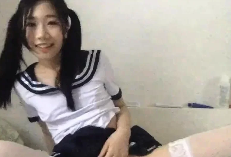 Hot softcore japanese teen sexy underwear modeling