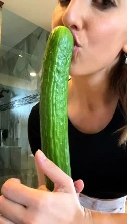 Amateur Webcam Teen Masturbates And Teases
