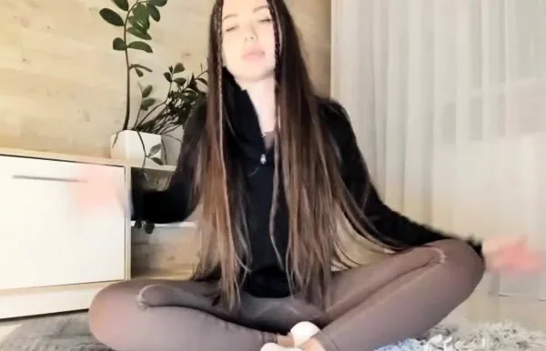Hot amateur webcam teen masturbates for their fans