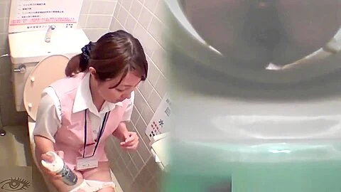 Weird oriental peeing