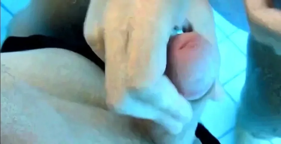 Fuck and blowjob in the pool