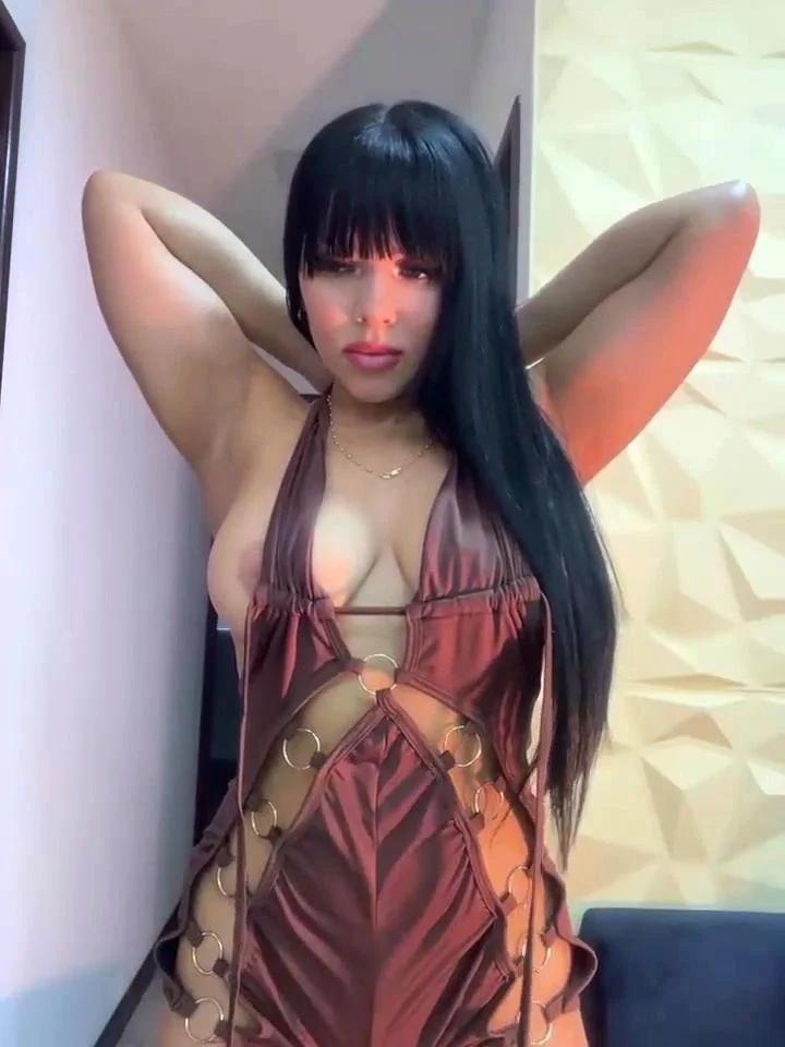 Wet tattooed raven babe Sahron with big boobs masturbates