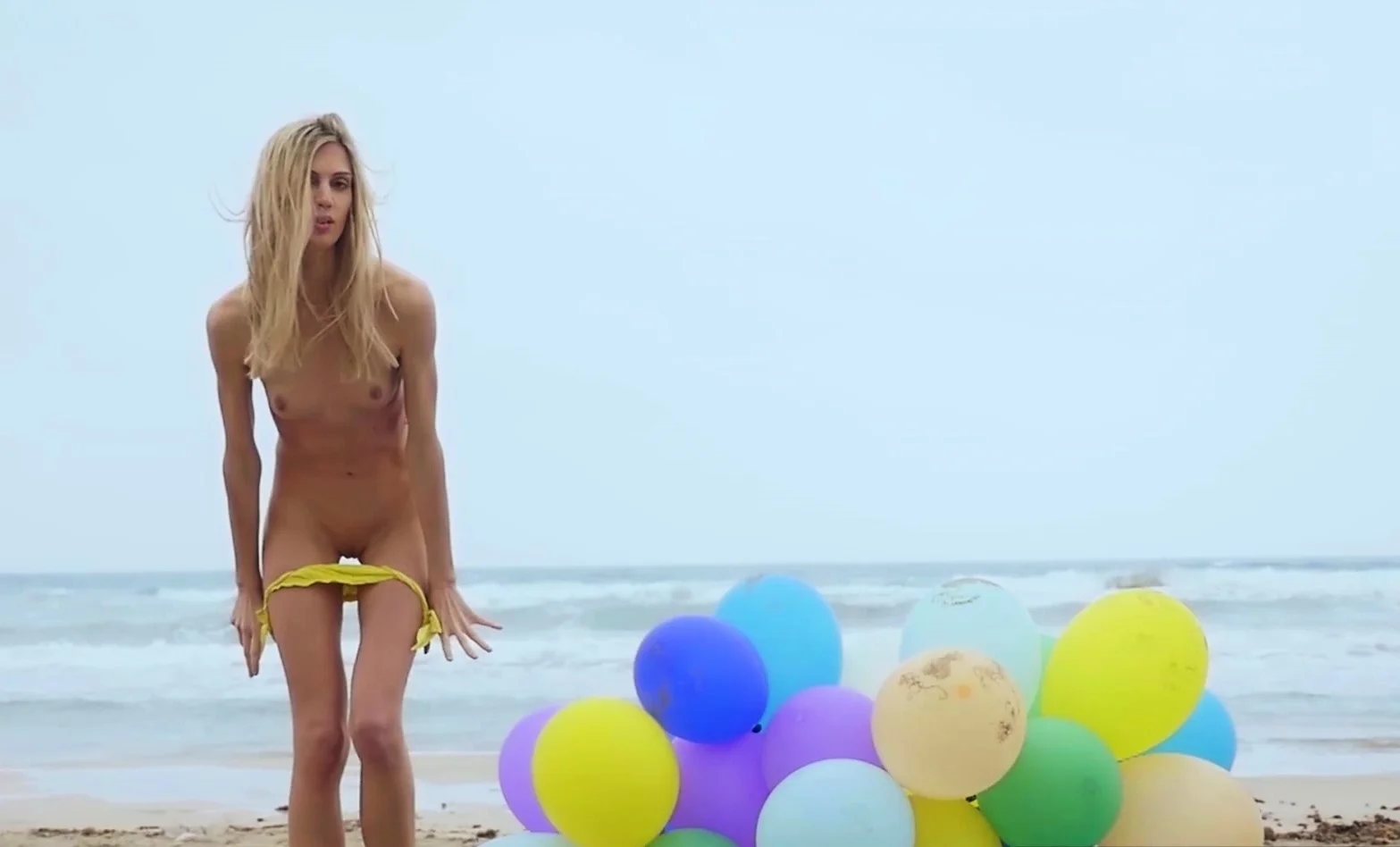 Sexy naked MILF playing with her baloons