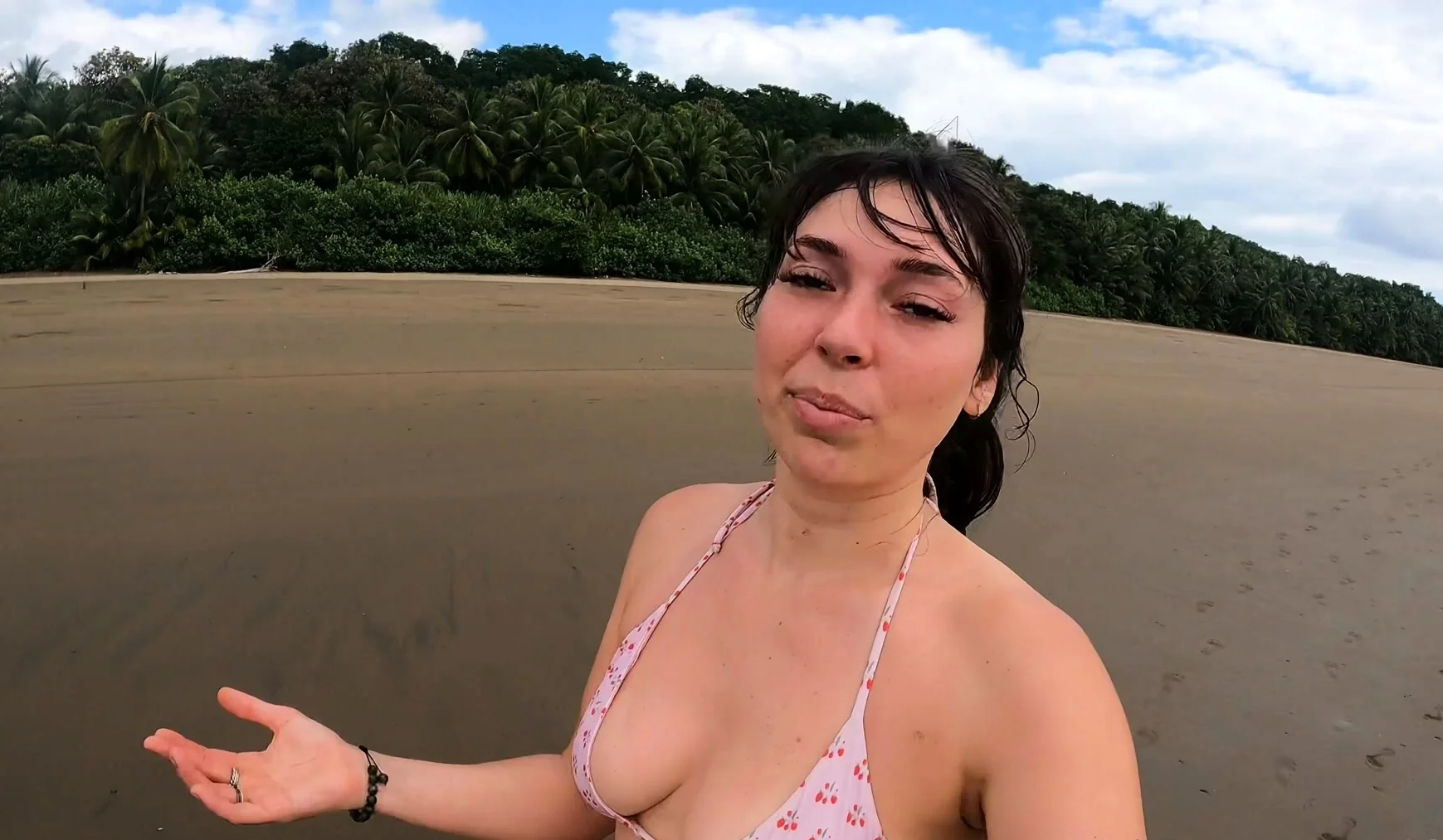 Close up MILF masturbation