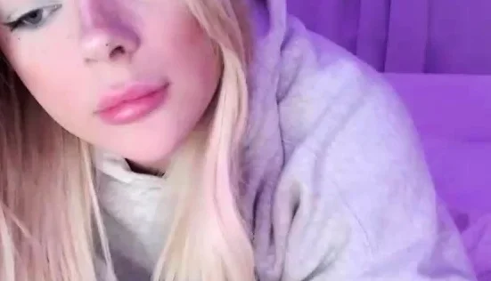 Blonde solo jerking off