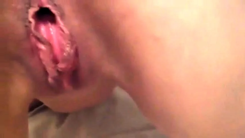 Furzen Sahne aus ihrer Muschi - Creampie