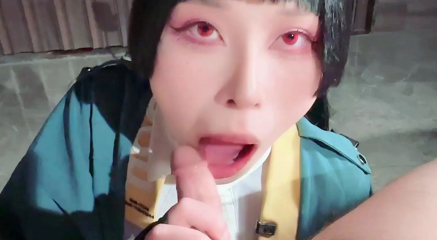 Asian bimbo sucks on a big cock close up