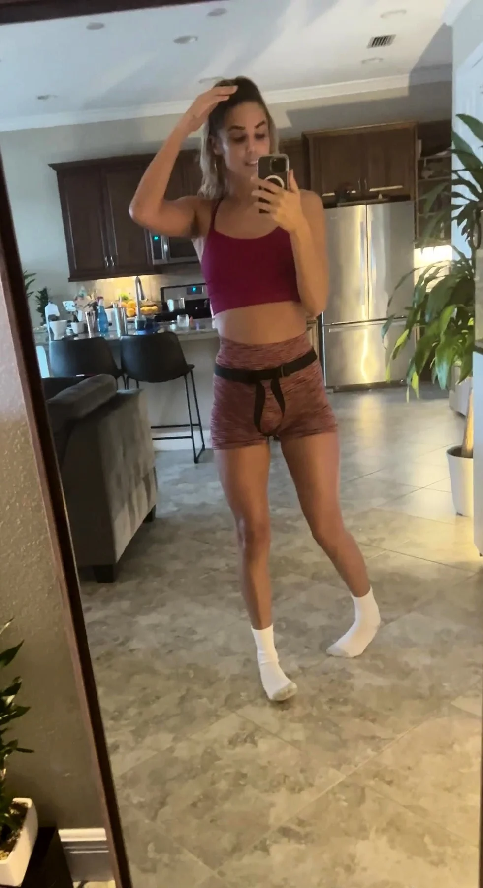 PUSSY BABE BRUNETTE masturbating