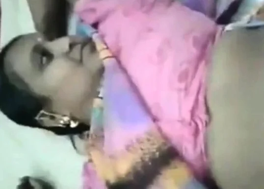 Aunty showing