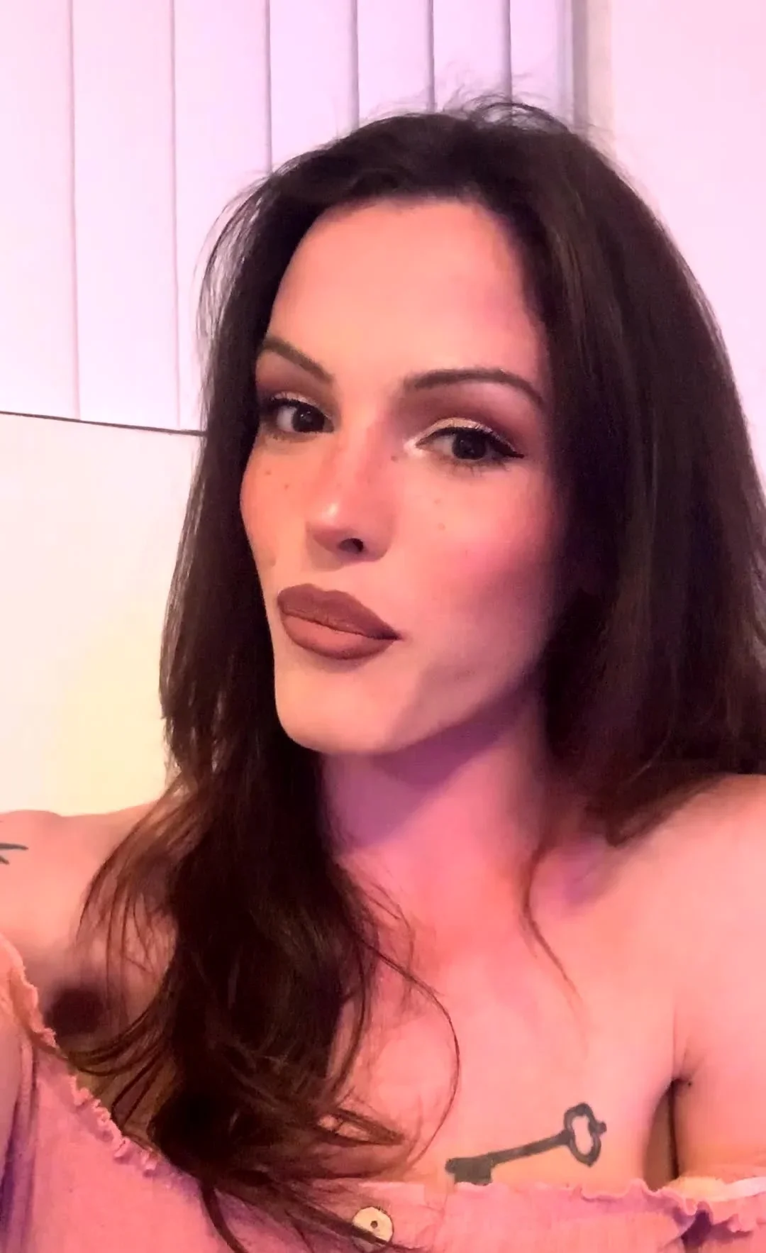 Amateur hottie solo masturbation