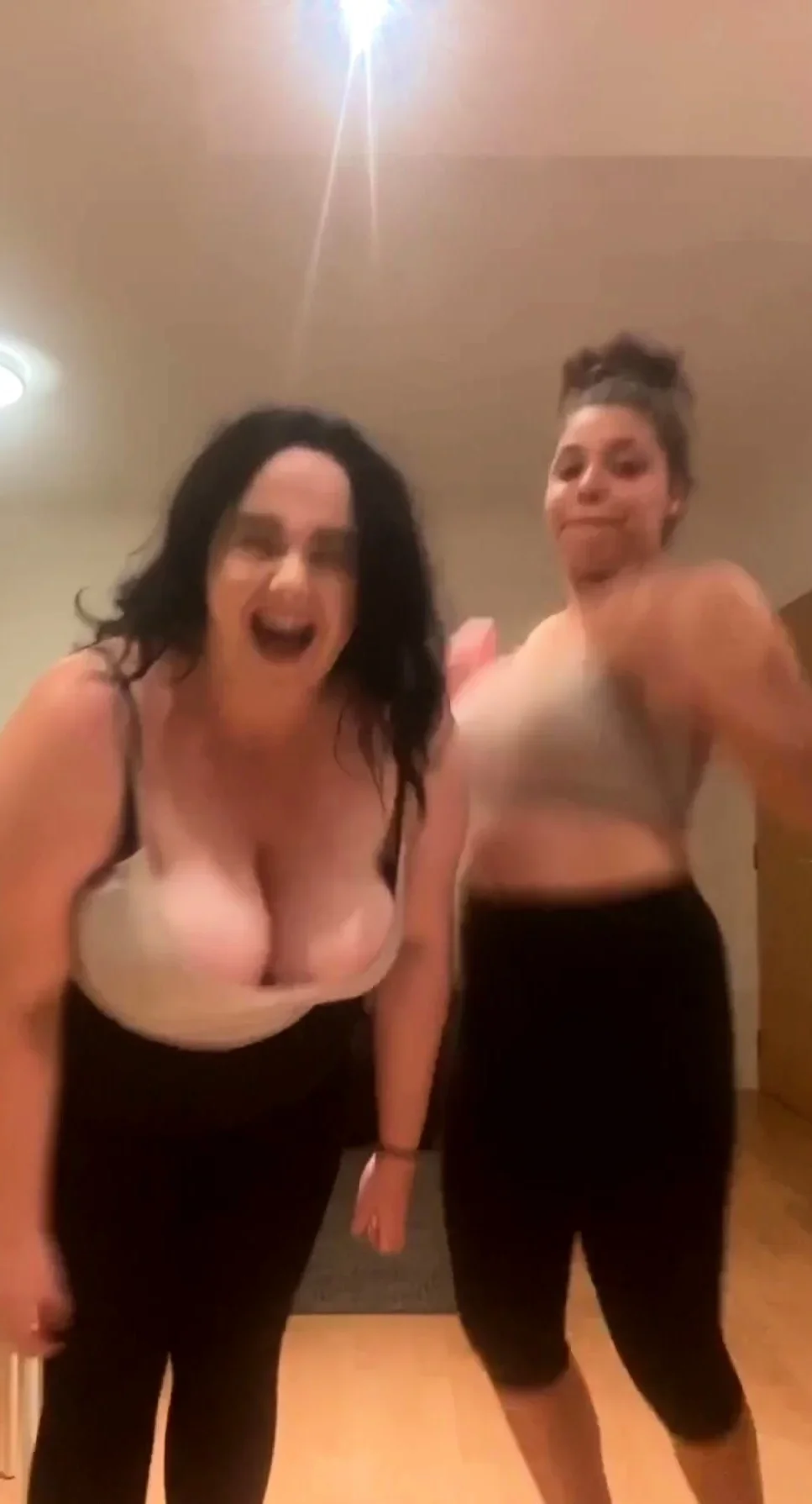Brunette Solo Webcam Masturbation