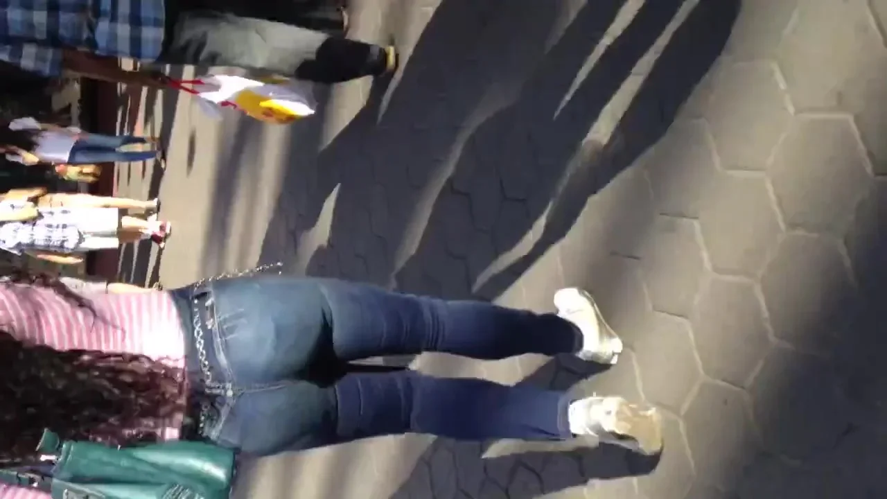 Big booty Mexican milf