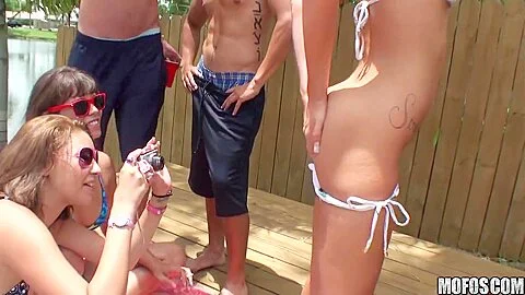 When A Hot Dog Wont Do - Tristyn Kennedy, Izzy Bella Blu And Bella Blu