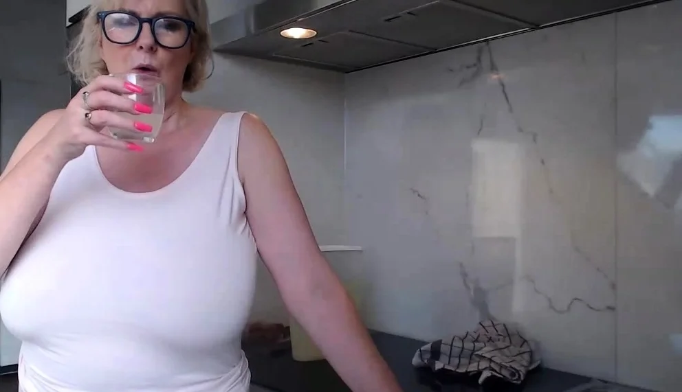 Blonde amateur gives webcam show with toys