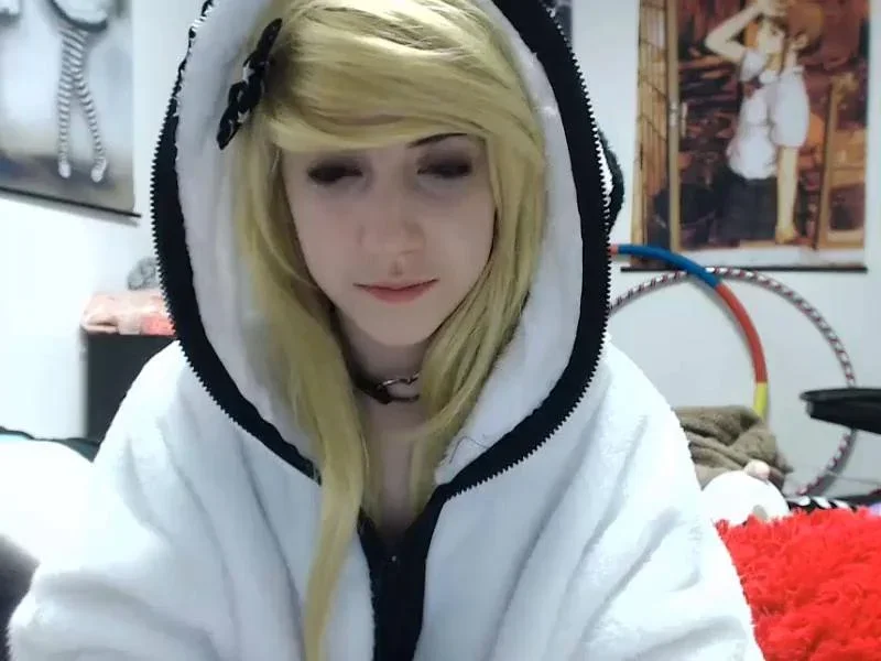 Amateur Blonde Teen Plays Solo with Toy Webcam Porn