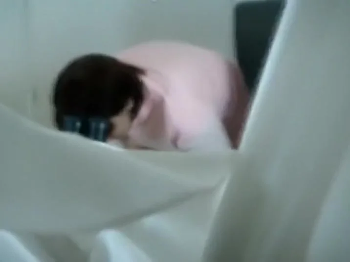 Peep a woman prepare for examination