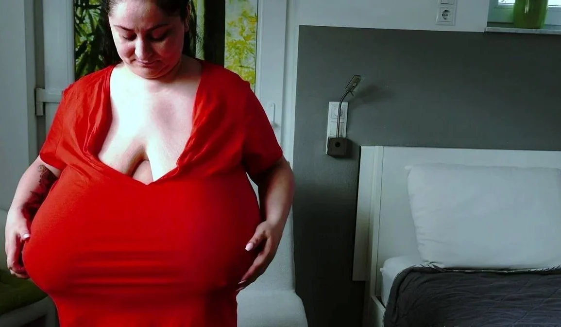 Big boobs milf masturbating