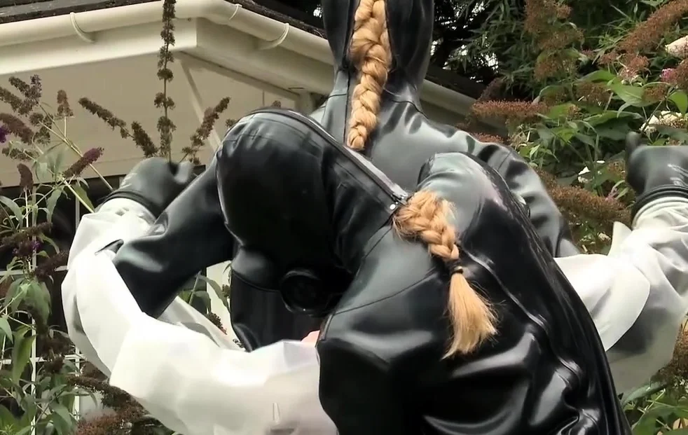 Outdoor bdsm dorm handjob outdoor