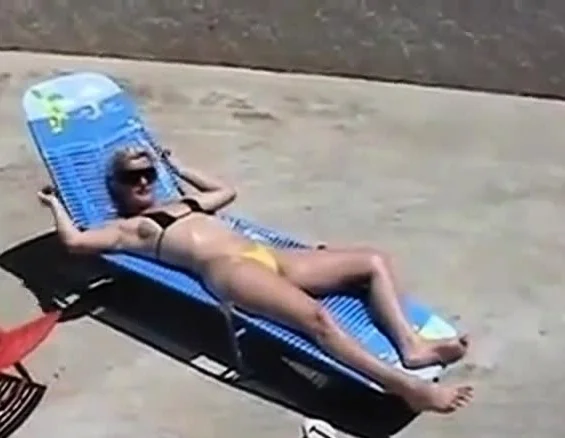 Wanking-off on Her #2 (Blonde Babe)