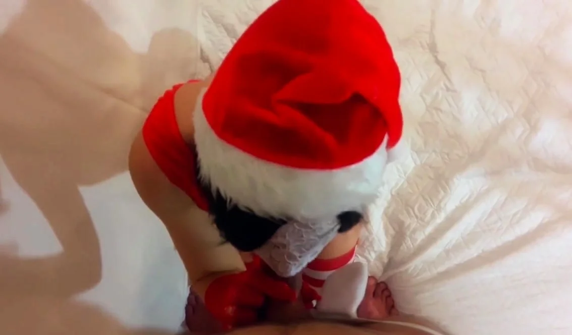 Christmas Blowjob Gift with a Cum-filled Mouth