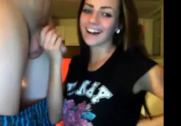 Hot Teen Couple perform on Webcam 2