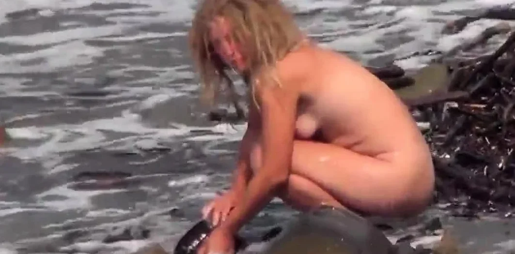 Voyeur - Homeless Hippy Cleans Up