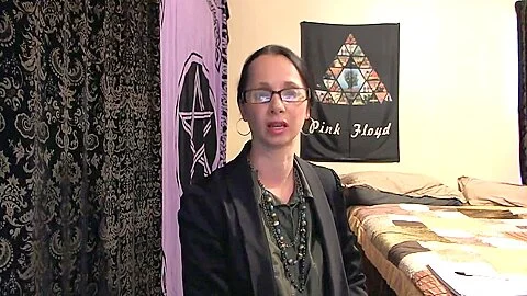 Hot Slim Amateur Milf rubbing her pussy on cam