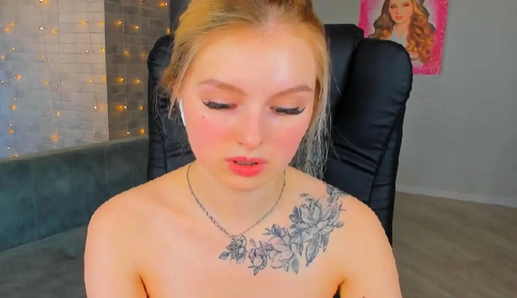 Stunning Blonde Beauty Passionately Fuck Her Pussy