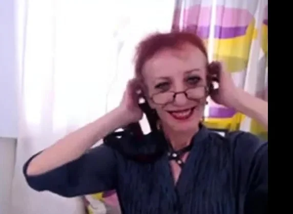 Skinny Granny In Webcam Show Her pussy