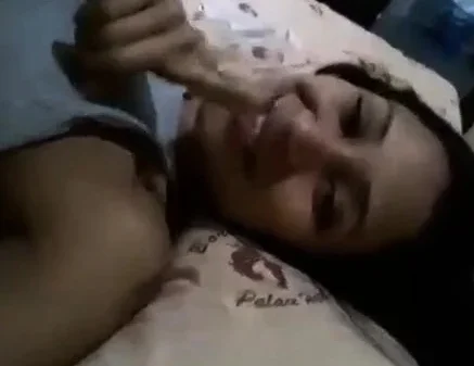NOVINHA NIARA PESSANHA DIZ ESTOU AQUI METENDO GOSTOSO!