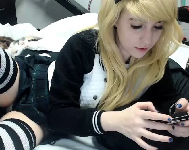 Amateur blonde fucking in stockings on video