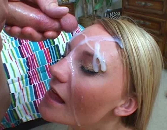 Two amateur brunette milf double blowjob