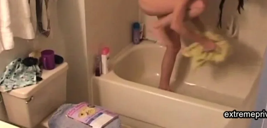 spying my slender Niece Joyce in bath