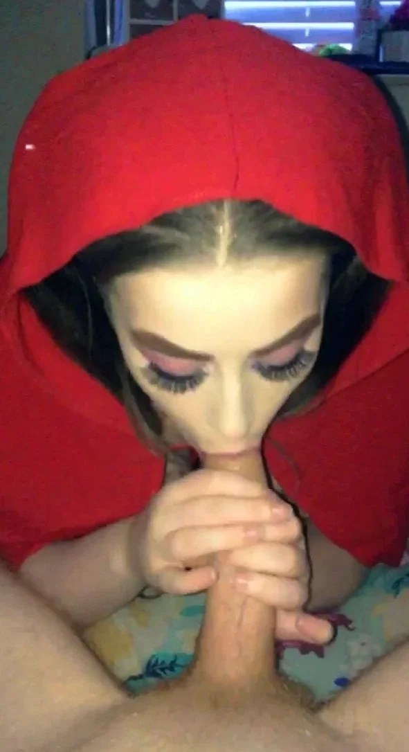 Amateur Blowjob Fun with Hot Body Brunette Babes