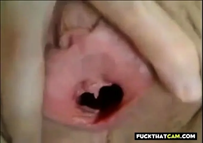 Roxane shows her cute gaping pussy