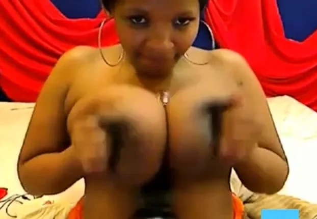 Ebony boobs webcam: Silkytits (3 videos!)