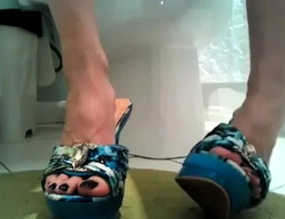 High Heels long black toenails