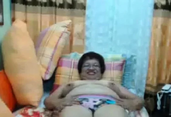 Filipina Asian Mature Madura Oma with Glasses