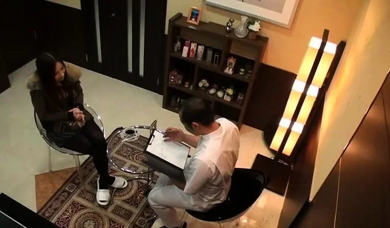 Japanese fingered on massage table