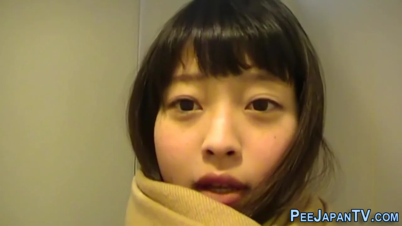 Oriental teenager 18+ Urinate